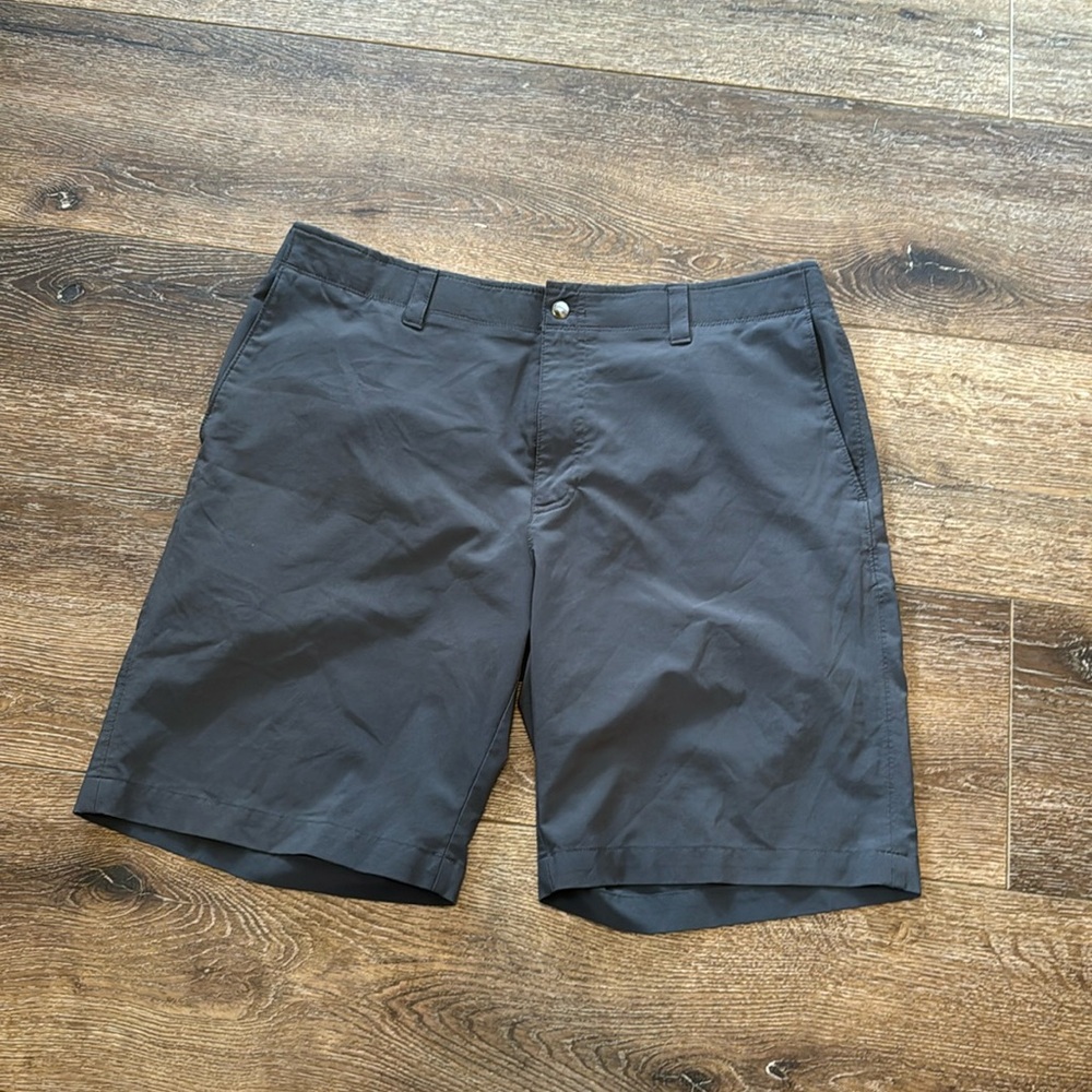 Callaway gray shorts 38‎